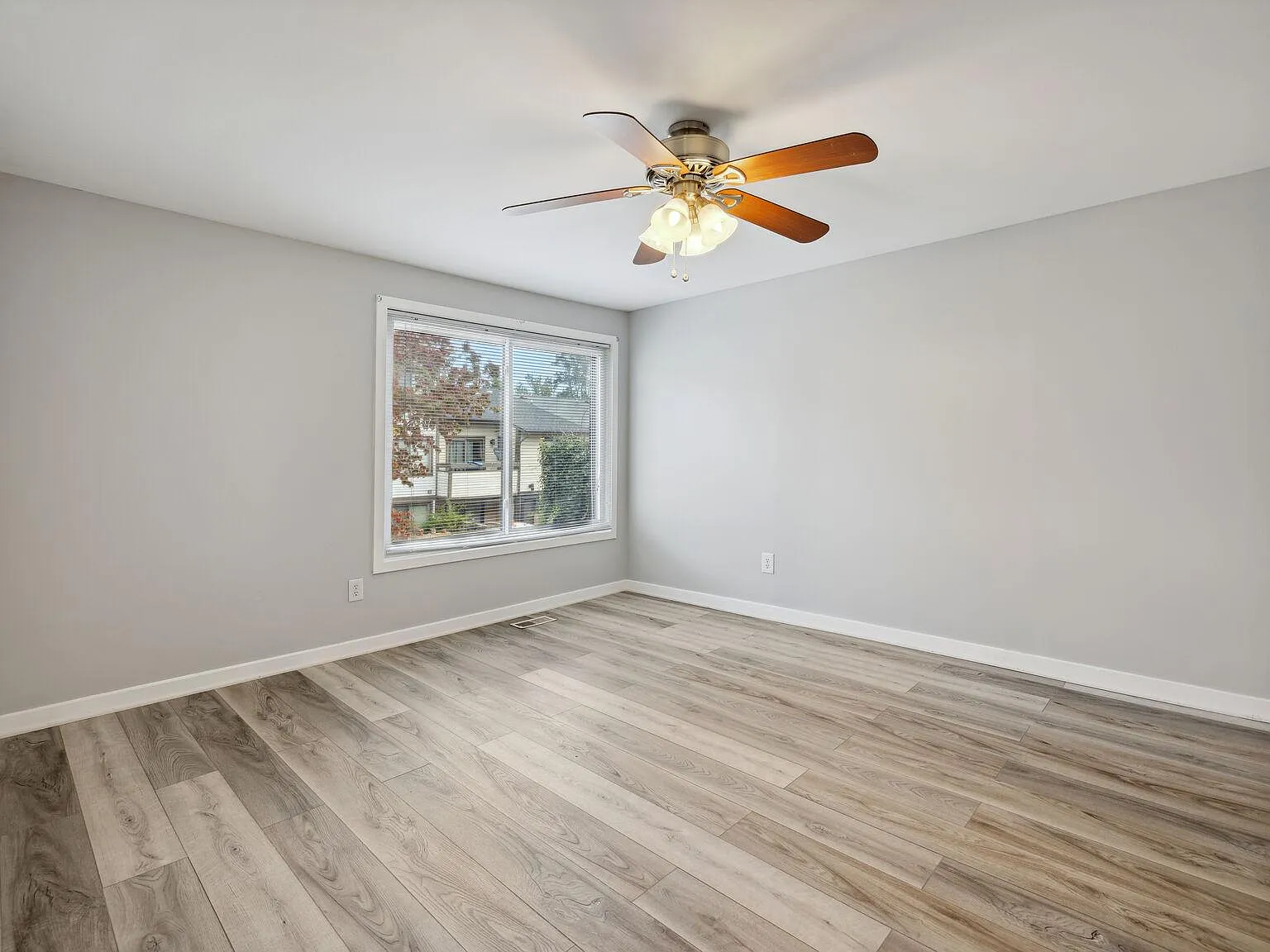 3 bed, 2.5 bath, 1800 sqft, $2,395 — Photo 3