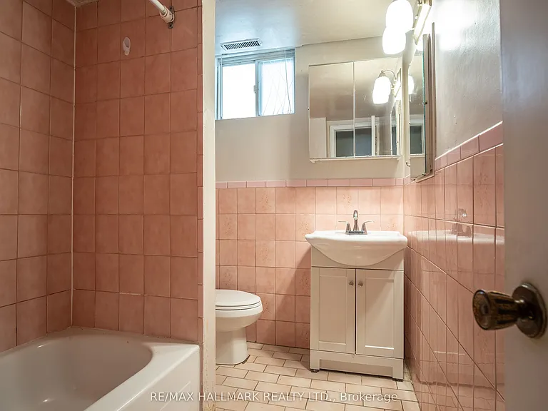 399 Lawrence Ave W #BASEMENT — Photo 18