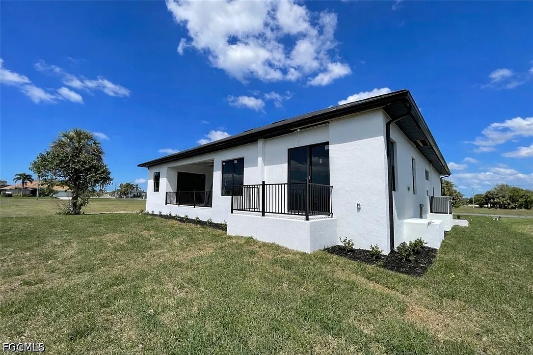 4 bed, 3.0 bath, 2302 sqft, $3,100 — Photo 4