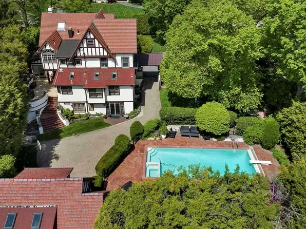 150 W Ridgewood Ave, Ridgewood, NJ 07450