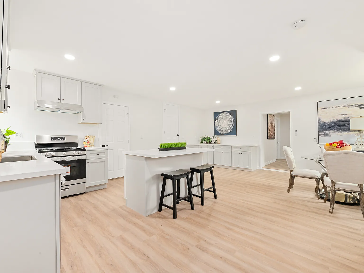 4 bed, 1795 sqft, $5,500 — Photo 1