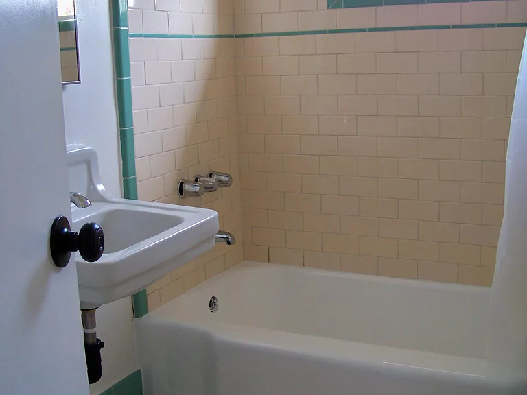 1422 N Serrano Ave #7 — Photo 21