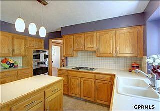 5th image of 905 S 159th Ave