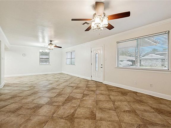 3rd image of 2220 Lyndell Dr