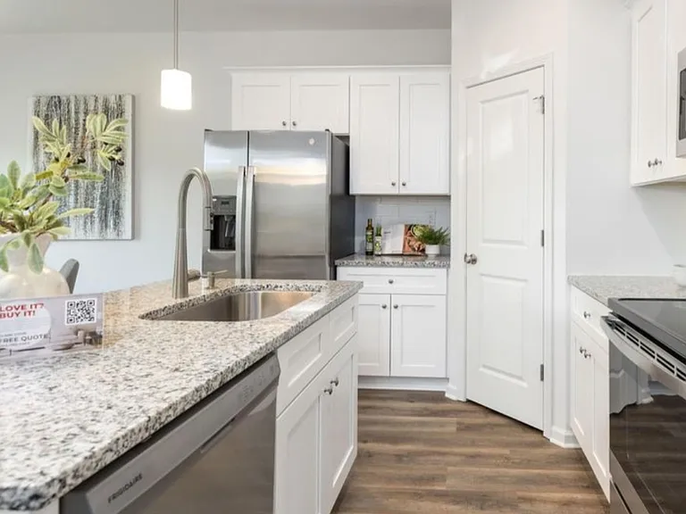 1710 Crandon Dr — Photo 3