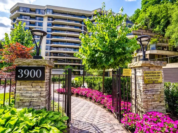 3900 Yonge St #903, Toronto, ON M4N 3N6