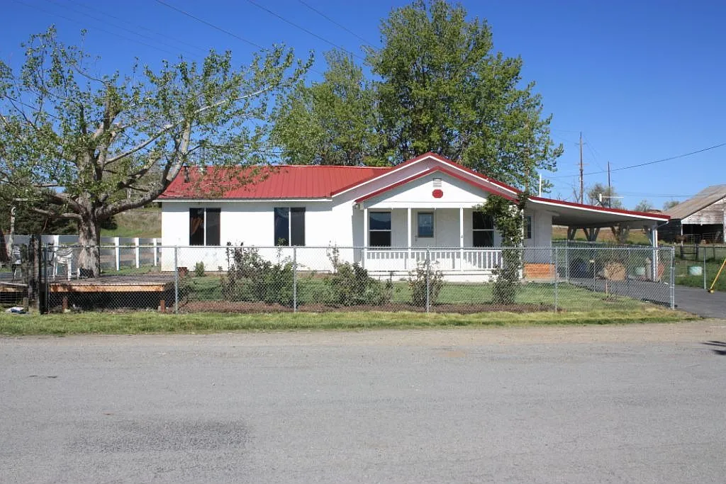 2431 Breceda Ln photo 1