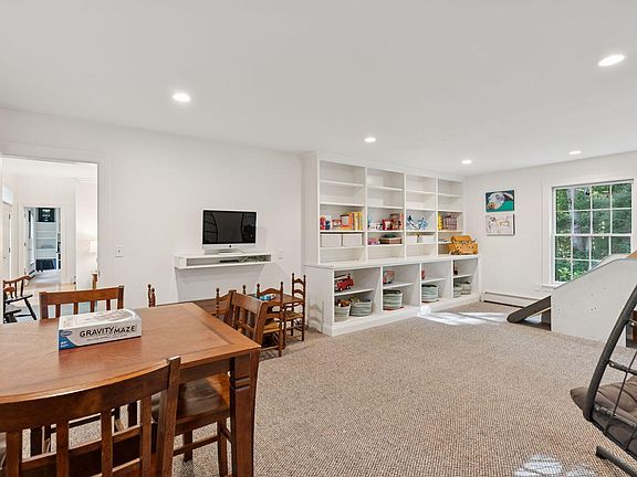 5th image of 44 Essex Drive