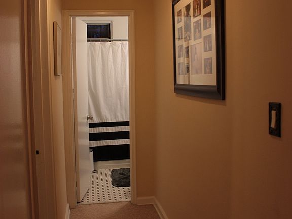 5th image of 13 Bryant Cres APT 1J