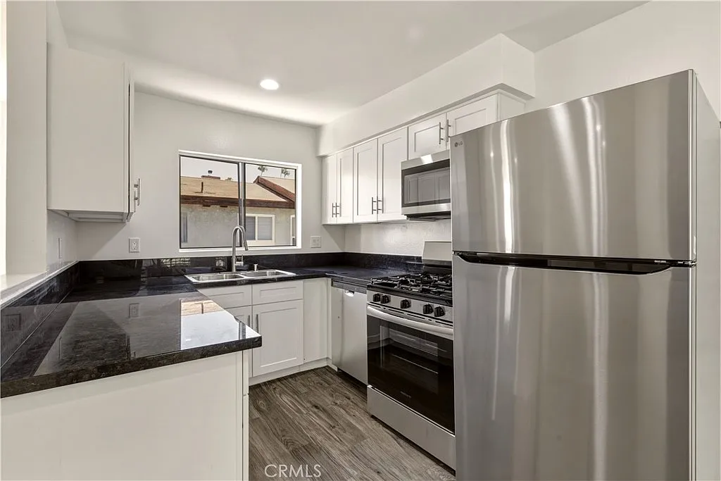 1 bed, 800 sqft, $1,895 — Photo 2