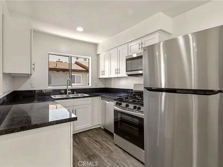 1155 Linden Ave #7 — Photo 2
