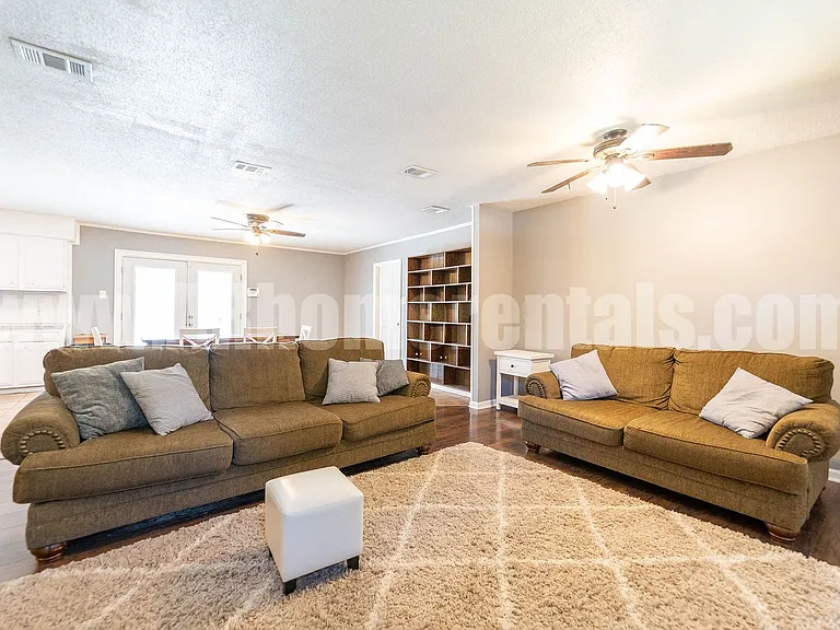 600 S Davis St — Photo 5