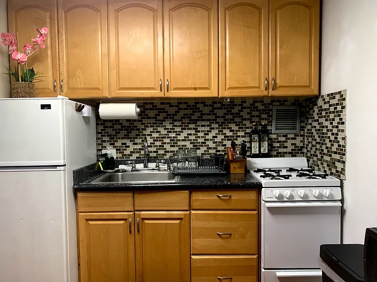 750 Amana St #312 — Photo 7