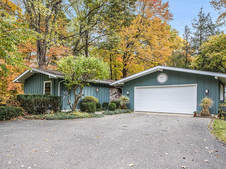 1st image of 310 Horseshoe Ct