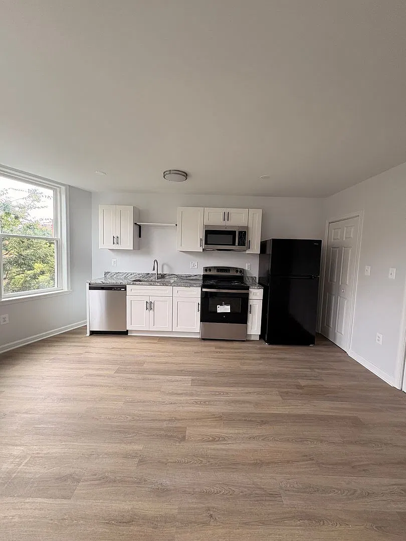 2633 N Charles Street — Photo 3