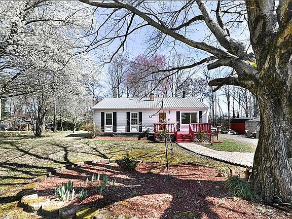 2nd image of 121 Park Dr
