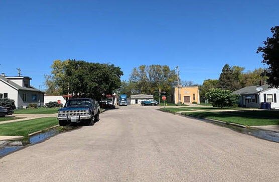 5th image of 1020 Putnam Ave