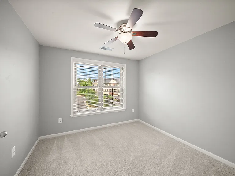 1431 Occoquan Heights Ct — Photo 38