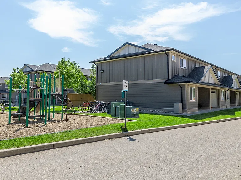 7800 Southfort Dr — Photo 12