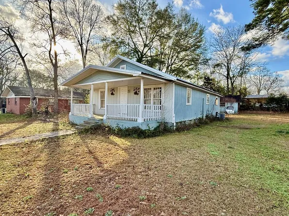 304 Highland Dr, Hartford, AL 36344