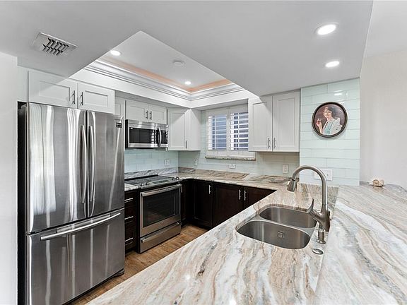 4th image of 802 Hidden Harbour Dr