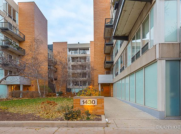 3rd image of 1430 S Michigan Ave APT 507