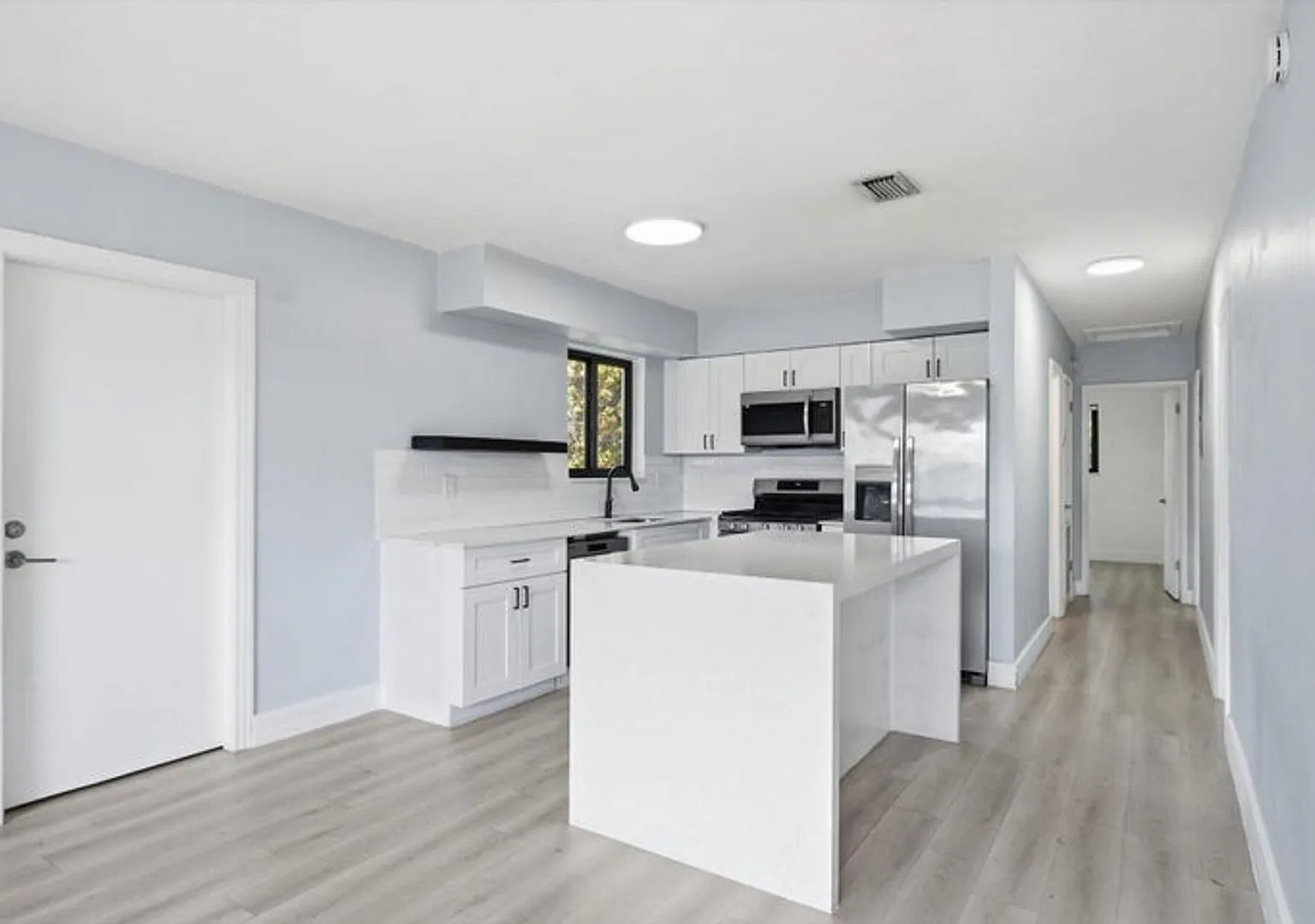 21341 NE 25th Court, Miami, FL 33180 - 1039 — Photo 2