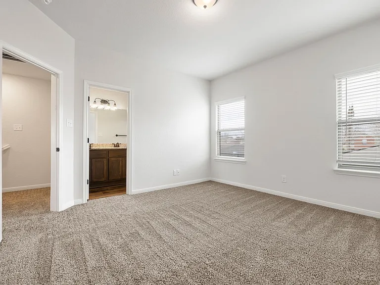 2307 Lynwood Bnd #1 — Photo 9