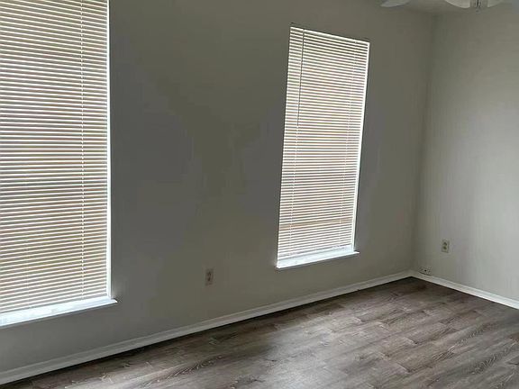 2nd image of 513 Terry Pkwy #B