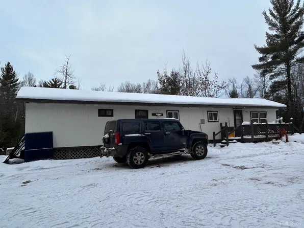 1250 N River Dr, Gwinn, MI 49841