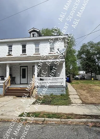 210 W McNeal St — Photo 1