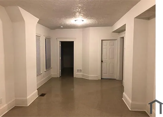 5 bed, 2000 sqft, $2,300 — Photo 3