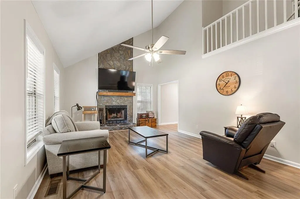 3 bed, 3.5 bath, 2092 sqft, $2,700 — Photo 4