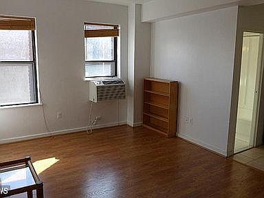 4th image of 1001 Saint Paul St Unit 2E