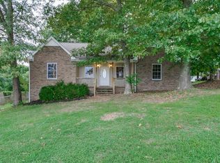 761 Hunters Crossing Ln, Springfield, TN 37172