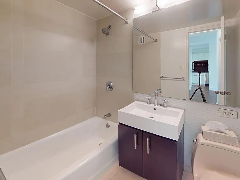 220 E 63rd St #2K — Photo 11