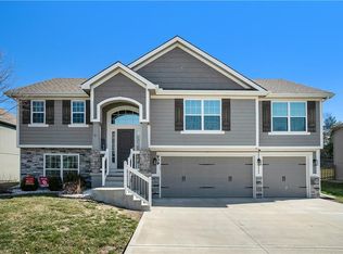 909 Chisam Rd, Kearney, MO 64060