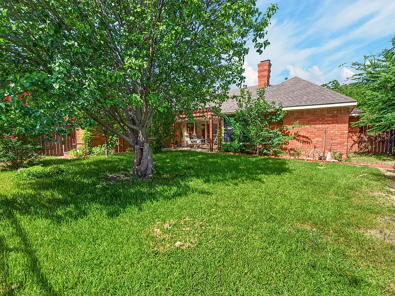 2105 Rolling Oak Ln — Photo 31