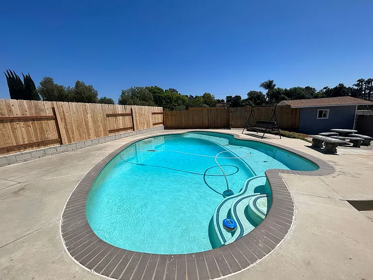 420 Osborne St — Photo 16