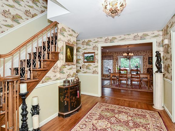 9' x 14' Entry Foyer
