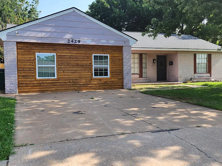 2429 NW 110th St — Photo 39