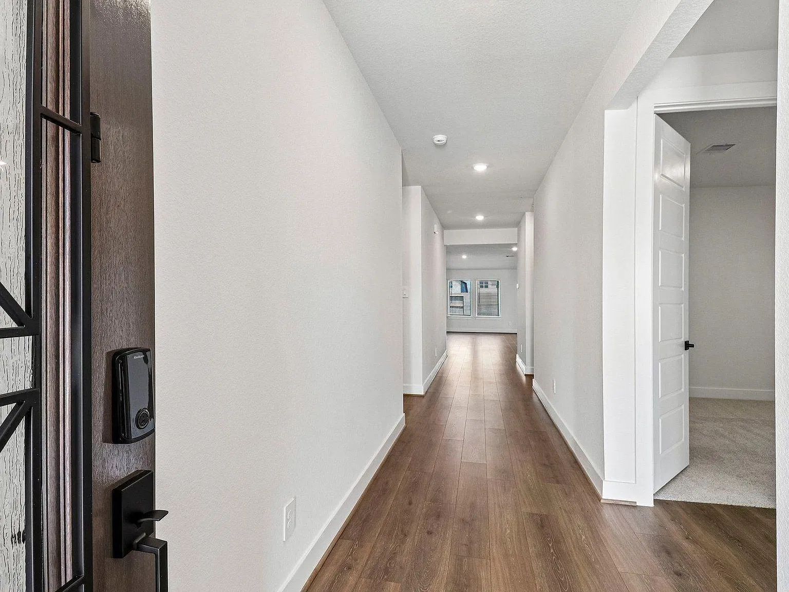 4 bed, 3.0 bath, 2045 sqft, $2,400 — Photo 3