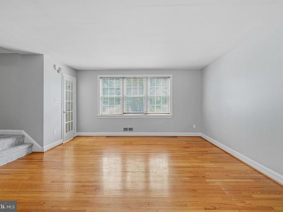 4th image of 8614 Pleasant Plains Rd