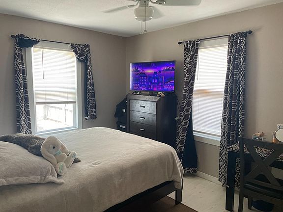 5th image of 327 S Washington Ave #329