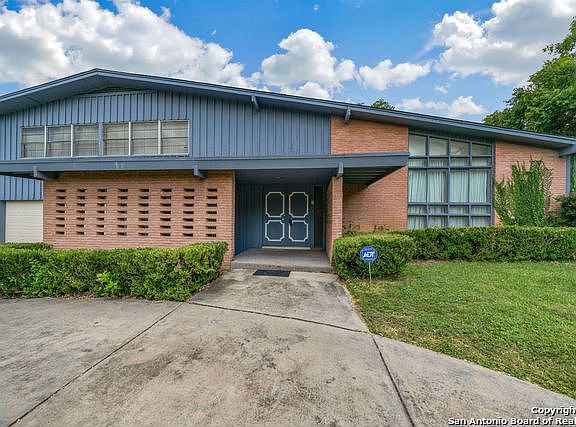 3rd image of 5115 Queen Bess Ct