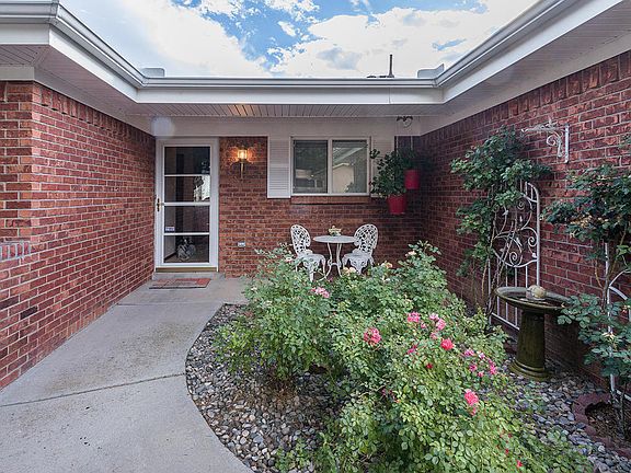5th image of 3037 Toreador Dr NE