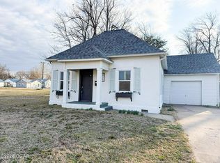 826 J St NW, Miami, OK 74354