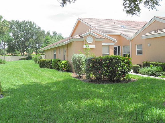 2nd image of 5522 Royal Lake Cir