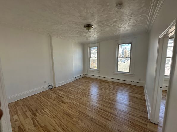 84 Front St APT 2