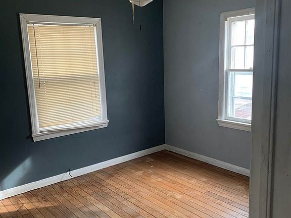 4th image of 412 W 13th St